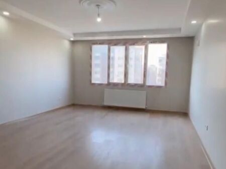 21-Dhjetori, affittasi appartamento ambiente per uffici,