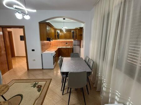 Jepet me qira 2+1+2 Shtepi Private 600 mije leke Rruga Besa