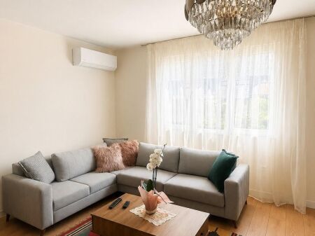 Kodra e Priftit,jepet me qera apartament 2+1,i mobiluar 60,000leke
