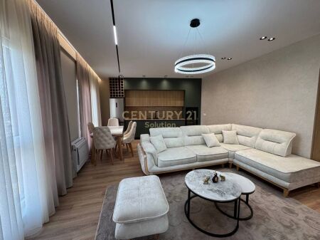 SHESIM 2+1PRANE BULEVARDIT TE RI 240,000 €