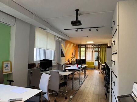 VENDESI COMMERCIALE IN VENDITA 97 M2 IN VIA KAVAJES 330.000 EURO