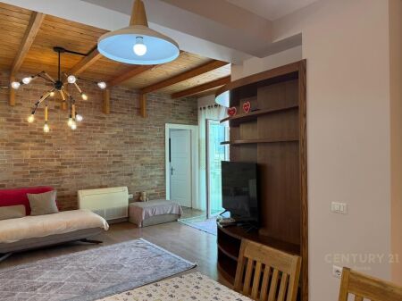 JEPET ME QIRA SUPER APARTAMENT 3+1 ME VERANDE PRANE SHKOLLES E KUQE