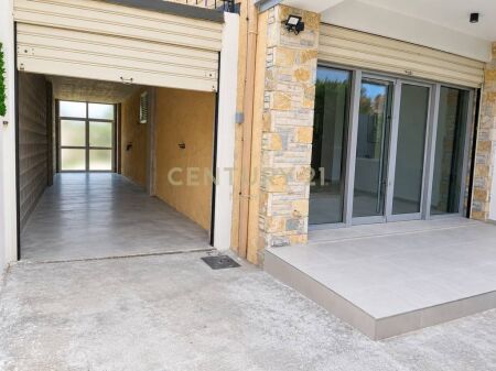 Jepet dyqan 130m2 dhe garazh, Paskuqan