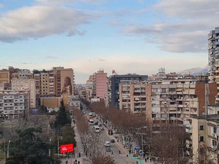 Toke Truall per Shitje Qender tek Rr. Barrikadave buze rruges Tirane  ID 5599