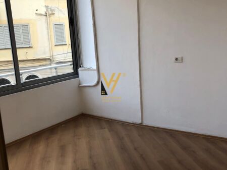OFFICE 65 M2 FOR RENT ON RR.BARDHOK BIBA 90,000 LEKE