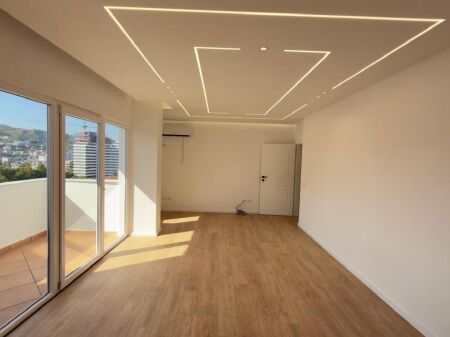 Apartament ne Shitje 2+1 prane 21 Dhjetorit