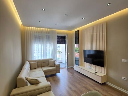 Qera | Apartament 1 + 1 | Rruga 5 Maji, Concord Center| 600 €/muaj