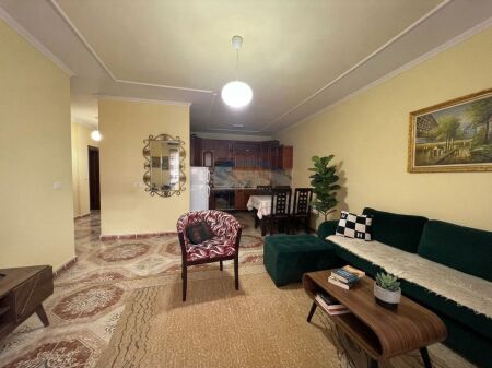 Shitet, Apartament 2+1, Rruga "Kongresi Manastirit", Tirane.