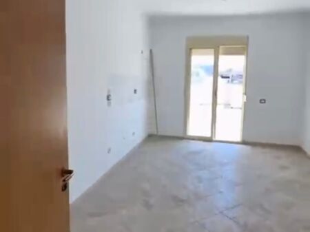 Appartamento 2+1+Veranda in vendita ad Astir, Nuovo Anello, Yzberisht.