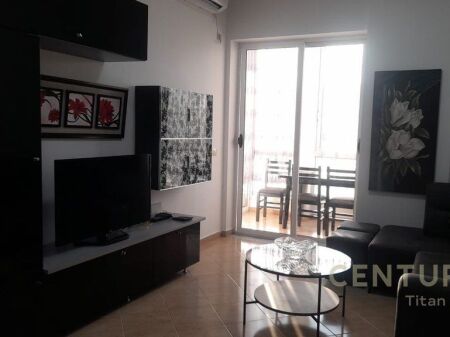 Apartament 2+1 per qira prane Restorant Fresku. 550 € /Muaj 50,000 Lekë /Muaj