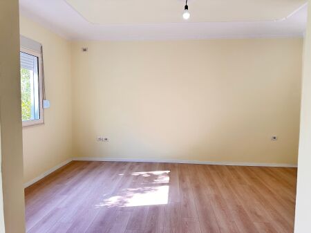 🏡 **Apartament 1+1 për Shitje – Rruga Irfan Tomini**