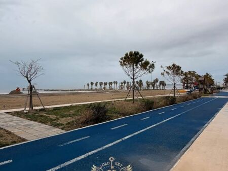 AMBIENT BIZNESI ME QERA E PERSHTATESHME PER RESTORANT PLAZH DURRES