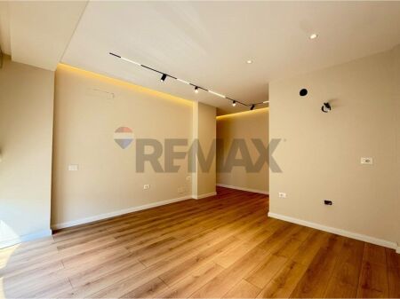Apartament 1+1 ne zemer te Bllokut! per shitje
