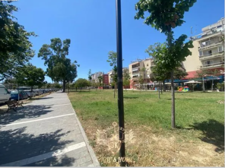 SHITET NJESI BIZNESI BAR KAFE QENDER DURRES