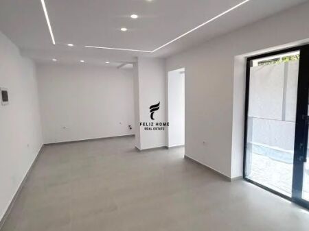 NEGOZIO IN AFFITTO 100 M2 STRADA DI DURAZZO 1500 EURO FH-94038