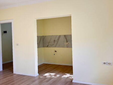 🏡 **Apartament 1+1 për Shitje – Rruga Irfan Tomini**  