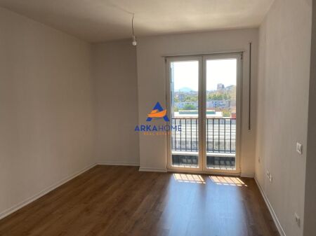 AFFITTASI APPARTAMENTO 1+1+BALCONE "5 MAGGIO" 40.000 LEKE