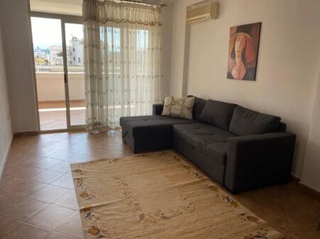 Apartament 1+1 me qira tek Pazari i Ri