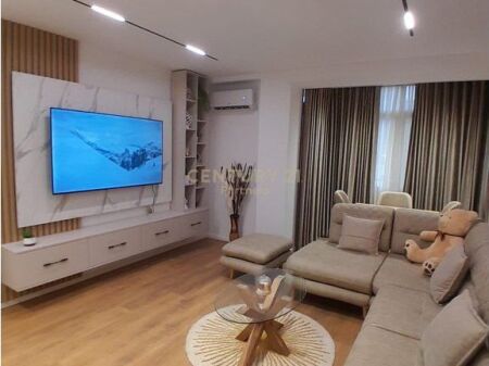 JAPIM ME QIRA APARTAMENT 1+1 TEK 21-DHJETORI !!