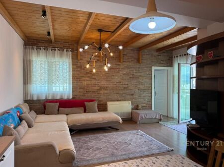 JEPET ME QIRA SUPER APARTAMENT 3+1 ME VERANDE PRANE SHKOLLES E KUQE