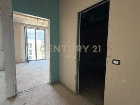 We sell a 1+1 apartment at Golden Gate, near the New Maternity!