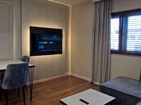 Apartment 1+1 at Komuna e Parisit!