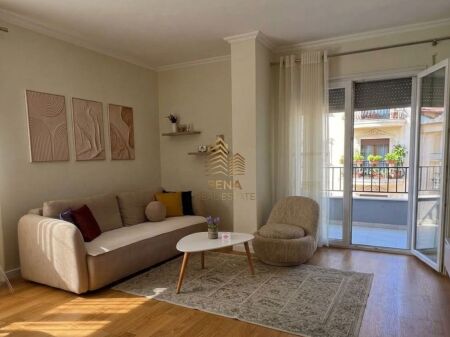 Qira, Apartament 2+1+2bllk, Pazari Ri, 900 Euro/muaj