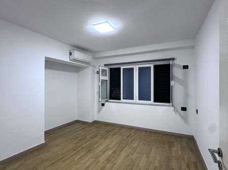 Ambjent zyre per qira – Qendër, Tiranë