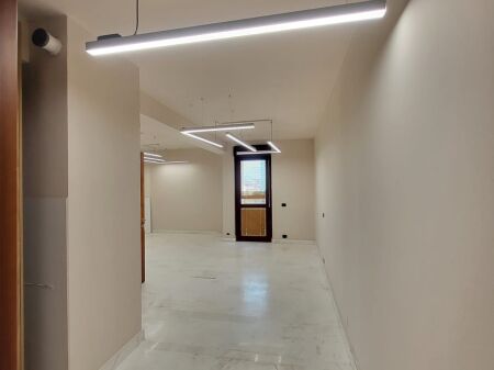 🏢 JEPET ZYRË ME QIRA – QENDËR