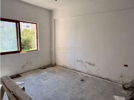 OKAZION!!! Ofrojme per shitje apartament 1+1 prane Stadiumit
