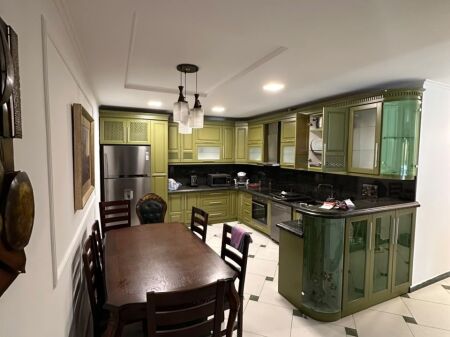 Jepet me Qira apartament 3+1+2+Garazh 2 Poste parkimi , kompleksi delijorgji , rruga e kavajes .