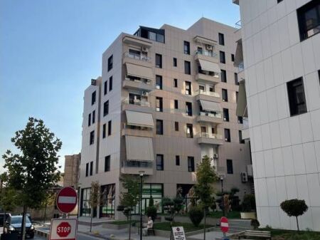 Shitet Apartament 2+1+2+Verandë, Rezidenca Green Harmony, Porcelan.