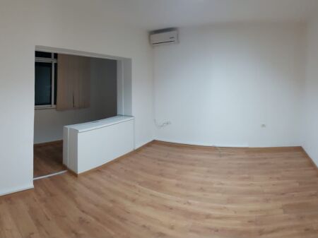 OFFICE FOR RENT 117 M2 BLLOK 100,000 LEKE