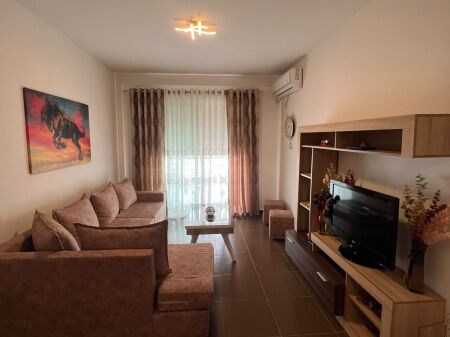 Appartamento in affitto 2+1+2+ Posto auto Lago Secco 65.000 lek