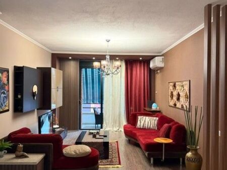 Apartament 2+1+2 per Qira ne Myslym Shyri 900 € /Muaj