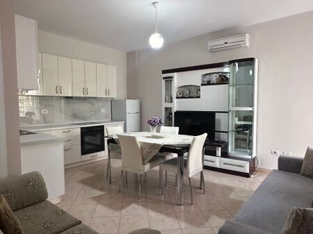 Astir ( prane Bar Famed) apartament me qira 1+1 40,000 leke