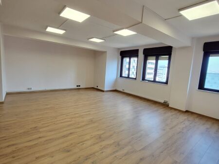  UFFICIO IN AFFITTO – CENTRO, TIRANA