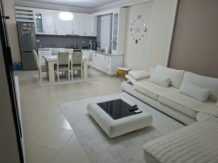 Shitet apartament 2+1 (111.9 m2). Astir-pranë Vila-L, mbrapa Nela 5. Me Hipotekë. Totalisht i mobiluar.