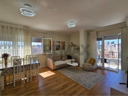 Apartment 2+1 for rent at Pazari i Ri!
