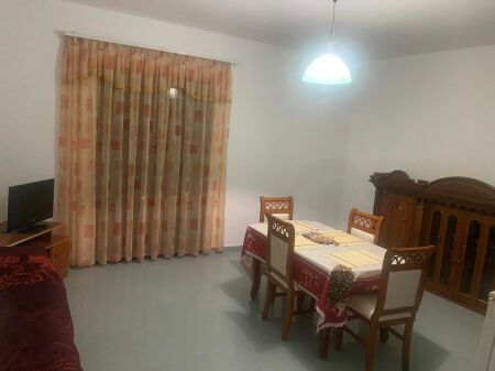 Jepet me Qira Apartament 2+1 për Studentë – Afër Albanian College!
