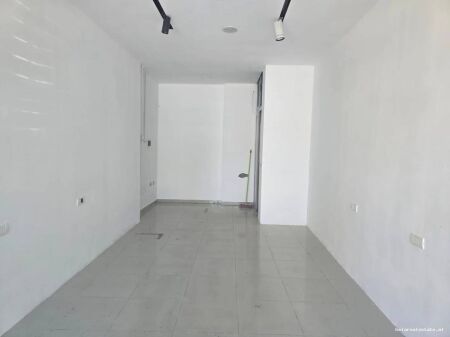 Dyqan Me Qera Tek Komuna e Parisit (ID BD21949) Tirane
