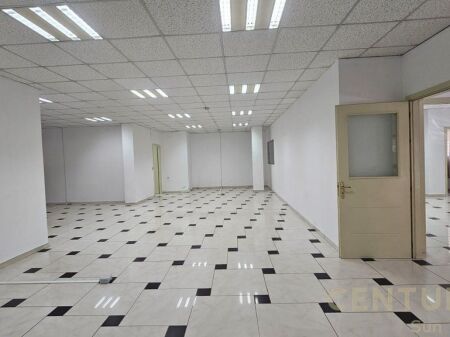 ZYRA 300 M2 ME QIRA NE RRUGEN E ELBASANIT