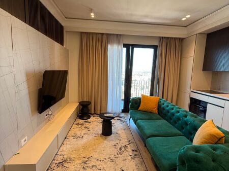 2+1+ Premium parking for Rent – Garden Building, Kavajës Street
