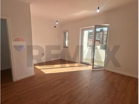 Shitet Apartament 1+1 te Shkolla e Kuqe