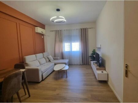 Apartament 1+1, për Qera NE ASTIR