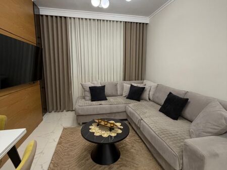 Jepet me qira apartament 2+1 tek Rezidenca Golden Park , Yzberisht , Misto Mame , Pallati me Shigjeta , Astir .