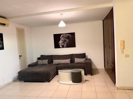 🏢Rruga Fortuzi,prane Hotel Comfort ,jepet me qera apartament 1+1 i mobiluar 50,000Leke