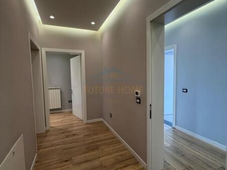 Shitet , Penthouse , Liqeni i thate , Tirane