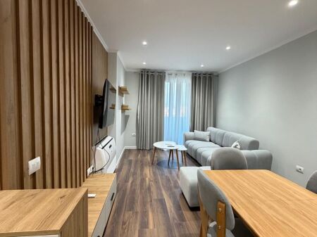 Appartamento 1+1 in affitto presso la Residenza Golden Park, Ospedale Americano 3, Yzberisht, Misto Mame, Palazzo con Freccia, Astir.