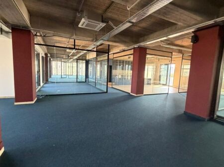  AMBIENTE UFFICIO PREMIUM IN AFFITTO - CENTRO